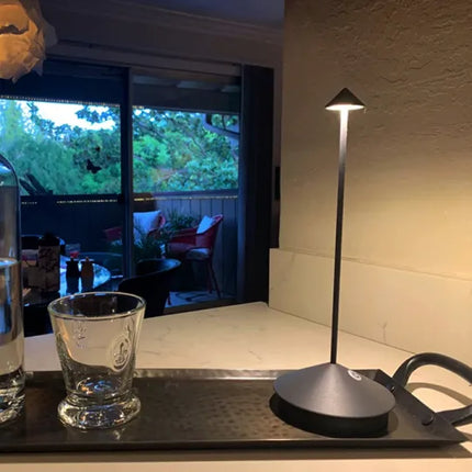 ZenLume LED Lamp | Draadloze Waterdichte Tafellamp | Dimfunctie & Touchbediening | Minimalistisch Design voor Binnen & Buiten | Sfeerverlichting met Lange Batterijduur | Elegante Verlichting voor Elke Ruimte