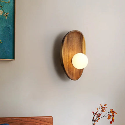 Acaciahout Wandlamp Camille | Natuurlijke Materialen | Sfeervol Licht | Tijdloos Design | Opaalglazen Kap | Woonkamer Slaapkamer Verlichting | 20x25cm | Direct Bedraad | LED Gloeilamp Geschikt | Harmonieuze Ambiance