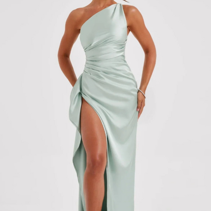 Eva | Luxe Geplooide Satijnen Maxi Jurk Met One-Shoulder | Chique Splitjurk Voor Speciale Gelegenheden | Feestelijke Damesjurk
