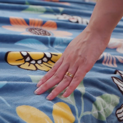 Flanellen Pluche Deken | Zachte Warmte voor Alle Seizoenen | 100% Polyester Flanel | Stijlvol Bloemenmotief | Slaapkamer Elegantie | Comfortabel en Lichtgewicht | Geschikt voor Winter en Zomer | Blauw | Gebreid | 160-180g