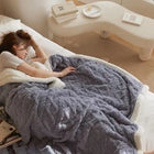 Luxe Lamswollen en Fleece Winterdeken | Hoogwaardige Warmte en Comfort | Tijdloze Stijl voor Woon- en Slaapkamer | Ademend en Isolerend voor Koude Nachten | Perfect voor Huiskamer of Slaapkamer | Lichtgewicht en Comfortabel voor Dagelijks Gebruik