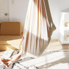 Calm Cocoon Hangmat Voor Kinderen | Sensorisch Ontwikkelingsspeelgoed | Therapeutisch Effect | Motorische Vaardigheden | Evenwicht & Focus | Ademend Katoenmateriaal | Verkrijgbaar in Maten S en M | Geruststellende Schommelervaring