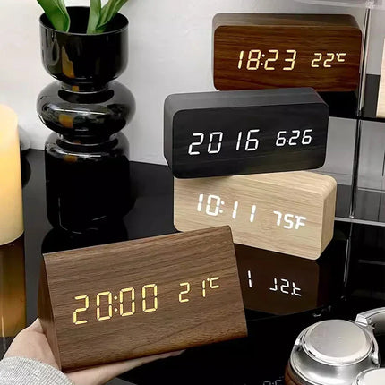 WoodWatch LED Wekker | Houtlook | Spraakbediening | Temperatuurweergave | Tot 3 Alarmen | Instelbare Helderheid | Modern Design
