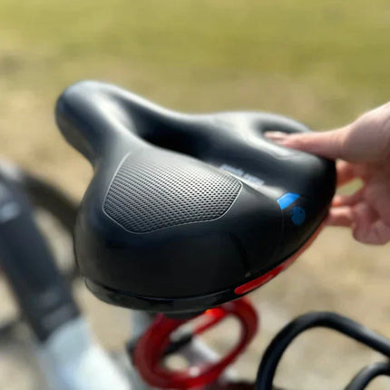 CLOUDCOMFORT PRO Zadel | Ergonomisch Fietszadel met Verlichting | Pijnvrij en Comfortabel | Schokabsorberend & Ademend | Duurzaam en Weerbestendig | Ideaal voor Lange Afstanden| Unisex| Premium Fietsaccessoire | Zacht Materialen