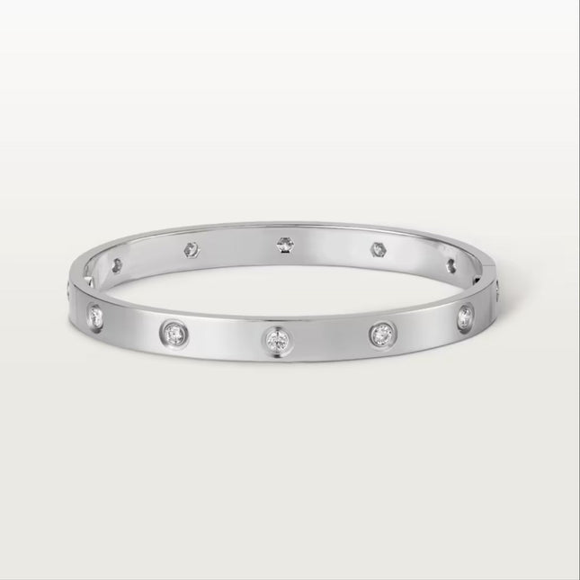Zilveren Armband met Diamanten Details | Elegante Bracelet Geïnspireerd door Parijs | Tijdloze Luxe en Stijl | Hoogwaardig Kwaliteit | Verfijnd Design | Voor Dagelijks Gebruik of Bijzondere Gelegenheden | Subtiele Glinstering | Exclusieve Accessoires