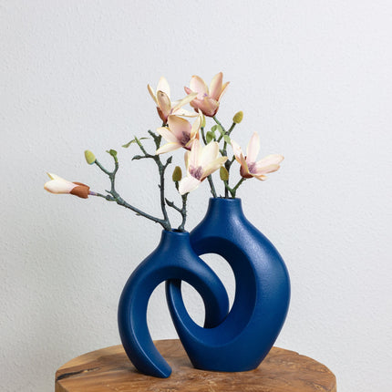 Gleora Keramische Bloemenvaas | Verweven Ontwerp | Duurzaam Materiaal | Elegant en Verfijnd | Ideaal voor Bloemstukken | Moderne Chique Interieur Decoratie | Stabiele Basis | Makkelijk Schoon te Maken | 26,5x20,8x21cm