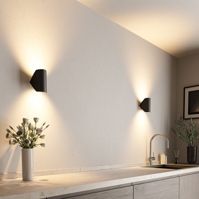 Moderne LED Wandverlichting | Subtiele Verlichting | Luxe Uitstraling | Hoogwaardige Afwerking | Past Bij Diverse Interieurstijlen | Energiezuinig | Niet-Verblindende Gloed | Geschikt Voor Elke Kamer | Functioneel Ontwerp | Sfeerverlichting