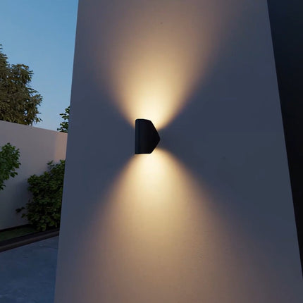 Moderne LED Wandverlichting | Subtiele Verlichting | Luxe Uitstraling | Hoogwaardige Afwerking | Past Bij Diverse Interieurstijlen | Energiezuinig | Niet-Verblindende Gloed | Geschikt Voor Elke Kamer | Functioneel Ontwerp | Sfeerverlichting