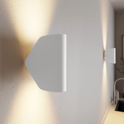 Moderne LED Wandverlichting | Subtiele Verlichting | Luxe Uitstraling | Hoogwaardige Afwerking | Past Bij Diverse Interieurstijlen | Energiezuinig | Niet-Verblindende Gloed | Geschikt Voor Elke Kamer | Functioneel Ontwerp | Sfeerverlichting
