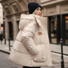 Dames Winterjack | Zwarte Donsjas | Winddicht & Waterdicht | Met Capuchon | Tijdloos Design | Warme Gevoerde Katoenen Jas | Perfect voor Winter 2023 | Urban-Amsterdam Collectie | Diverse Maten Beschikbaar