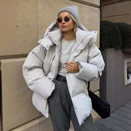 Warme Voering Dames Pufferjas Jeanie | Bruin | Waterdicht Polyester | Capuchon en Ruime Zakken | Wintermode XS-2XL | Comfortabele Pasvorm voor Koude Dagen | Verkrijgbaar in Meerdere Kleuren | Trendy Winterjas met Praktisch Ontwerp