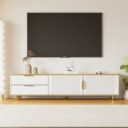 Tv-kast, laag plateau met gesneden textuur, gouden handgrepen en poten, woonkamercabinet met marmerstructuur, Wit/Zwart. | Moderne TV-meubel met gouden accenten | Scandinavisch design