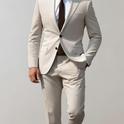 2-delige heren outfit | Stijlvolle zakelijke set met enkele kraag | Formele broek met zakken | Modieuze uitstraling | Perfecte pasvorm | Duurzaam en veelzijdig | Geschikt voor elke gelegenheid | Verkrijgbaar in diverse maten