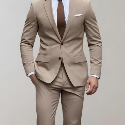 2-delige heren outfit | Stijlvolle zakelijke set met enkele kraag | Formele broek met zakken | Modieuze uitstraling | Perfecte pasvorm | Duurzaam en veelzijdig | Geschikt voor elke gelegenheid | Verkrijgbaar in diverse maten