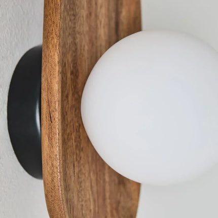 Acaciahout Wandlamp Camille | Natuurlijke Materialen | Sfeervol Licht | Tijdloos Design | Opaalglazen Kap | Woonkamer Slaapkamer Verlichting | 20x25cm | Direct Bedraad | LED Gloeilamp Geschikt | Harmonieuze Ambiance