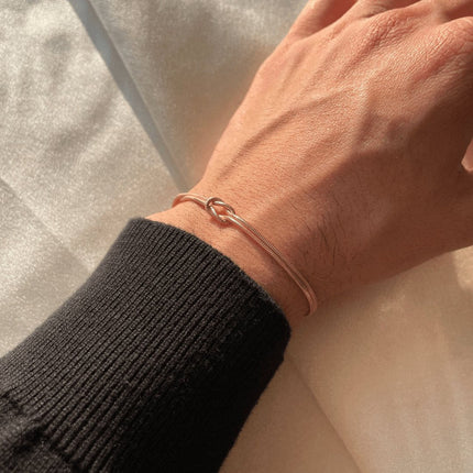 Visconte Armband | Liefdesknoop | Elegant Roestvrij Staal | Waterdicht | Verstelbaar 17-20.5 cm | Unisex | Tijdloos Liefdessymbool | Hypoallergeen | Geschikt Voor Hem En Haar | Perfect Cadeau | Sterk En Duurzaam