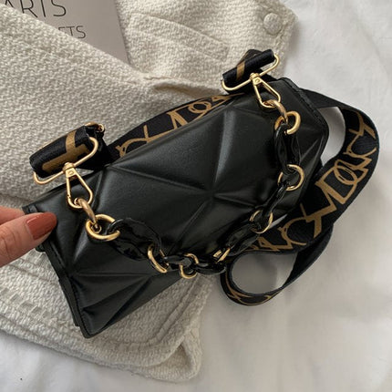 Savannah Dames Handtas Gewatteerd | Ketting Riem | Flap Klepsluiting | Crossbody Schoudertas | Verkrijgbaar in Vier Kleuren | Stijlvol Design | Veelzijdige Draagopties | Casual en Klassiek