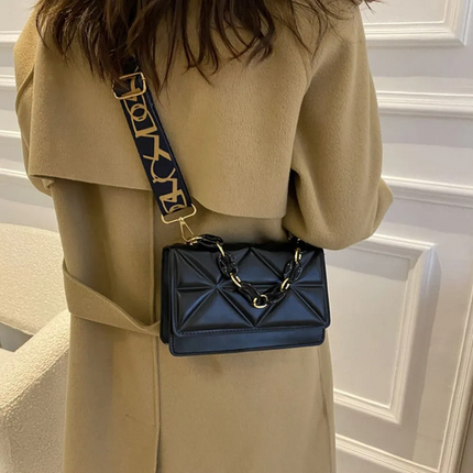 Savannah Dames Handtas Gewatteerd | Ketting Riem | Flap Klepsluiting | Crossbody Schoudertas | Verkrijgbaar in Vier Kleuren | Stijlvol Design | Veelzijdige Draagopties | Casual en Klassiek