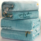 Flanellen Pluche Deken | Zachte Warmte voor Alle Seizoenen | 100% Polyester Flanel | Stijlvol Bloemenmotief | Slaapkamer Elegantie | Comfortabel en Lichtgewicht | Geschikt voor Winter en Zomer | Blauw | Gebreid | 160-180g