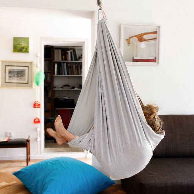 Calm Cocoon Hangmat Voor Kinderen | Sensorisch Ontwikkelingsspeelgoed | Therapeutisch Effect | Motorische Vaardigheden | Evenwicht & Focus | Ademend Katoenmateriaal | Verkrijgbaar in Maten S en M | Geruststellende Schommelervaring