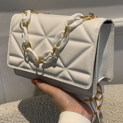 Savannah Dames Handtas Gewatteerd | Ketting Riem | Flap Klepsluiting | Crossbody Schoudertas | Verkrijgbaar in Vier Kleuren | Stijlvol Design | Veelzijdige Draagopties | Casual en Klassiek