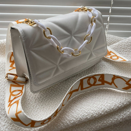 Savannah Dames Handtas Gewatteerd | Ketting Riem | Flap Klepsluiting | Crossbody Schoudertas | Verkrijgbaar in Vier Kleuren | Stijlvol Design | Veelzijdige Draagopties | Casual en Klassiek